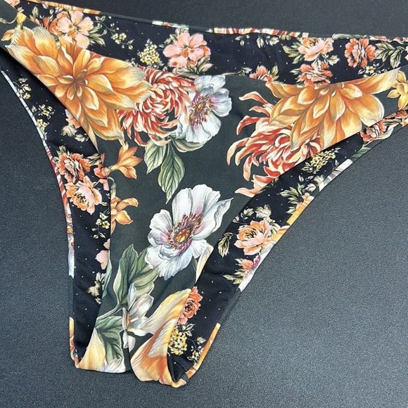 Maaji floral flirt thin side reversible mid-rise bikini bottom - Picture 3 of 5